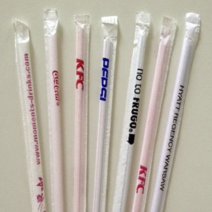 Papiergehüllte Strohhalme mit und ohne Druck